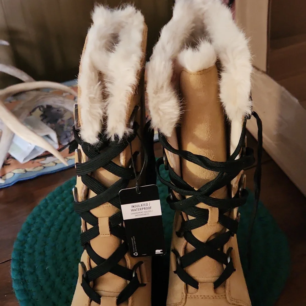 Sorel waterproof boots - Picture 6 of 9